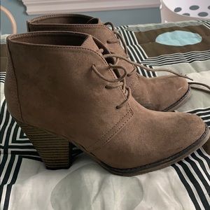 ❌SOLD❌Brown Mini Boot Heel